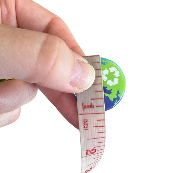 Lot of 5 Green & Yellow Small Recycle Themed Pins - Picture 7 of 7